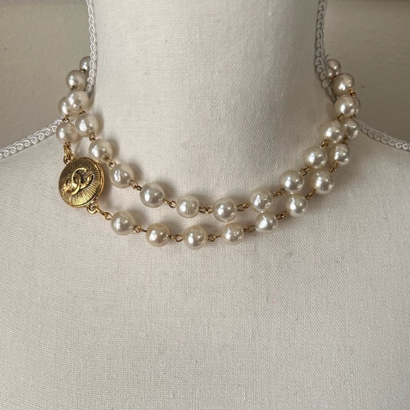CHANEL Vintage Gold CC Medallion Coin Faux Pearl Necklace - Picture 10 of 11